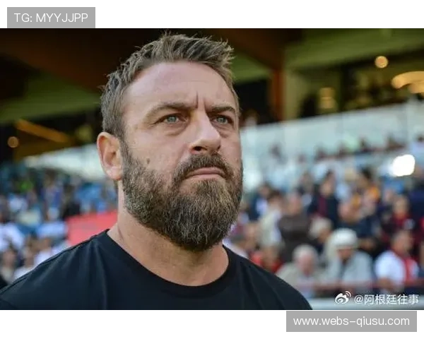 德罗西赛前更衣室讲话，热那亚球员专注聆听